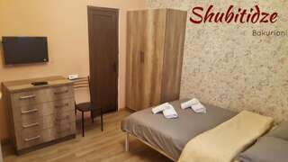 Отели типа «постель и завтрак» Hotel Shubitidze Бакуриани Четырехместный номер-9